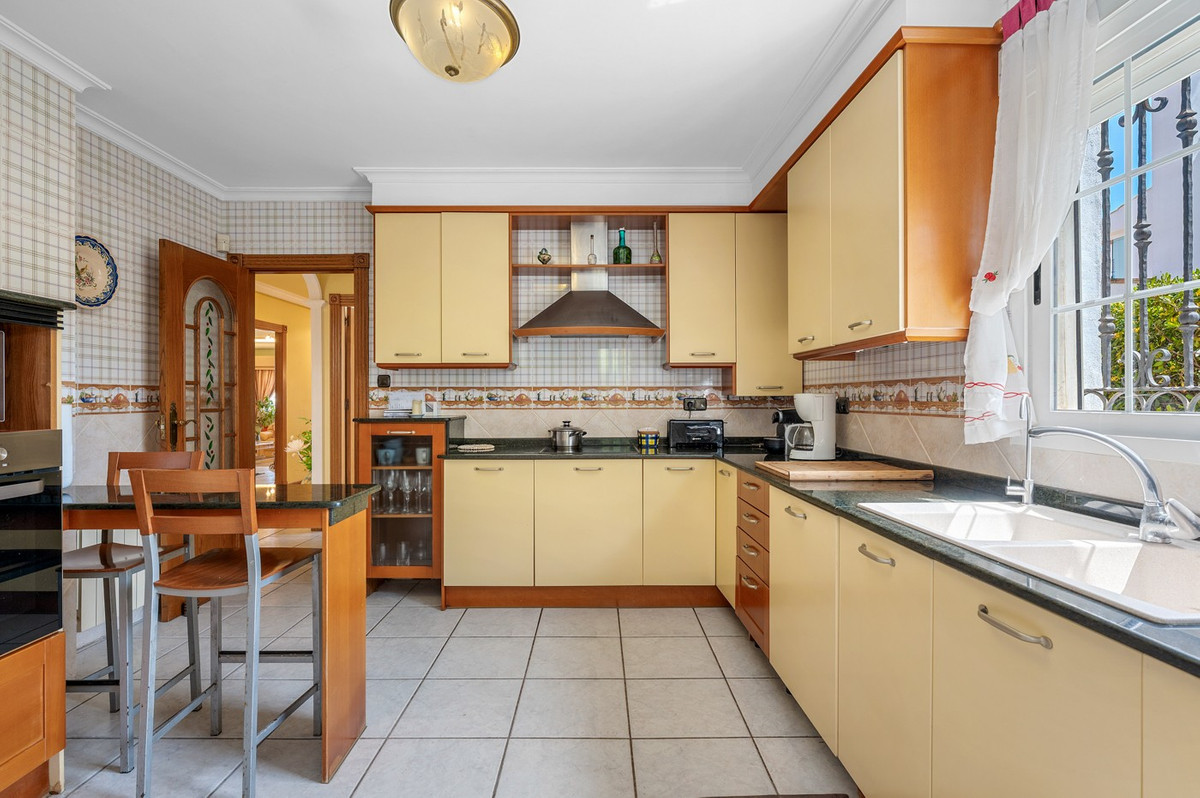 For sale - 6 Bedroom 5 Bathroom House - Detached Villa in Torrevieja - La Mata  - Alicante