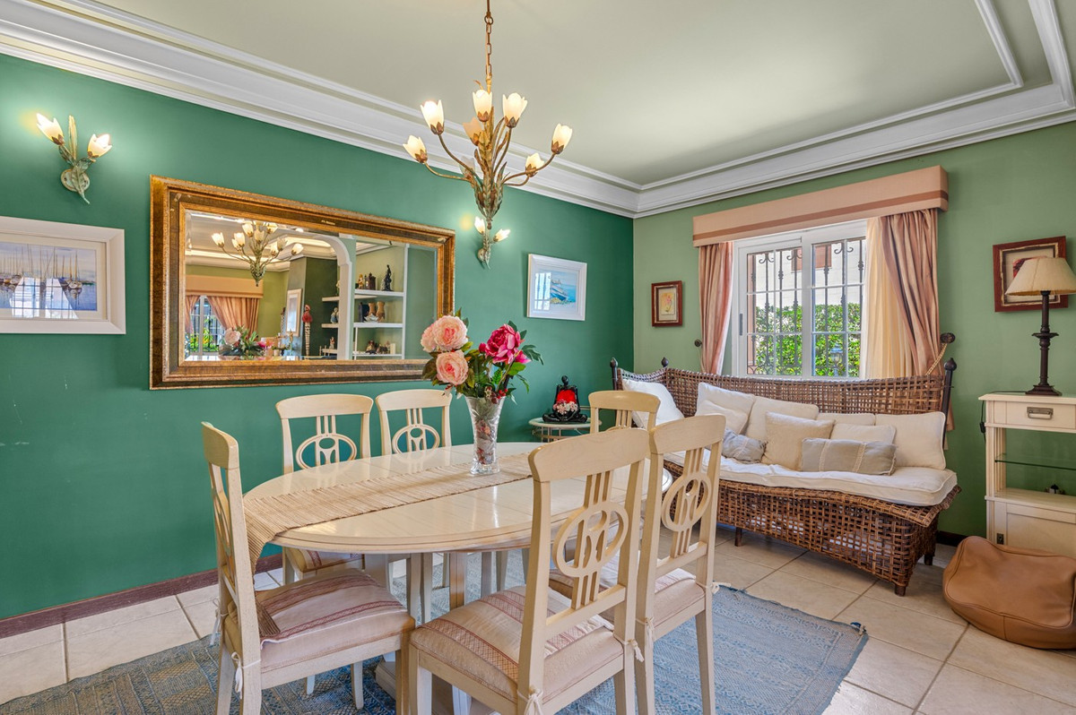 For sale - 6 Bedroom 5 Bathroom House - Detached Villa in Torrevieja - La Mata  - Alicante