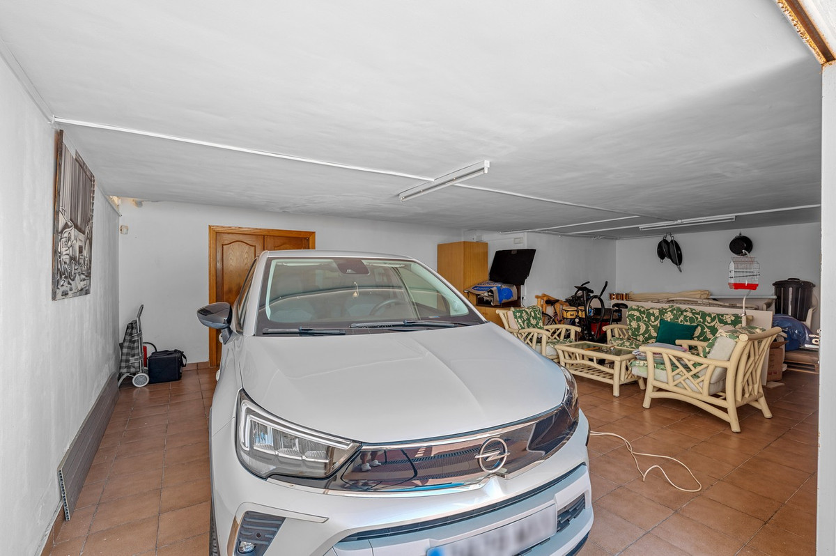 For sale - 6 Bedroom 5 Bathroom House - Detached Villa in Torrevieja - La Mata  - Alicante