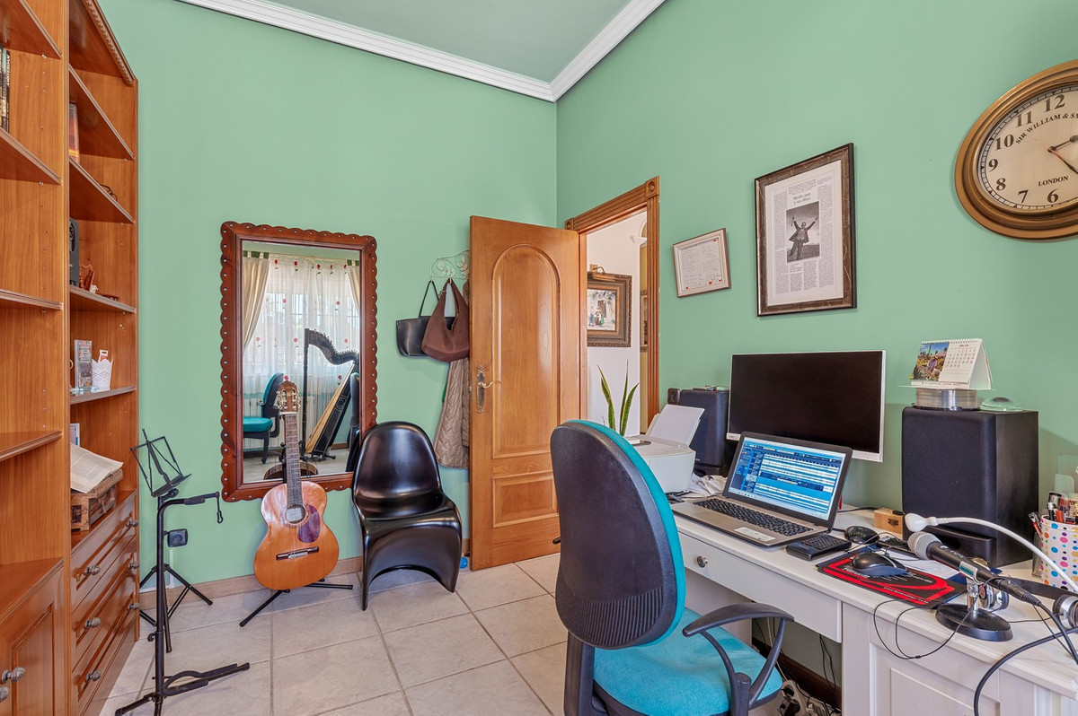 For sale - 6 Bedroom 5 Bathroom House - Detached Villa in Torrevieja - La Mata  - Alicante