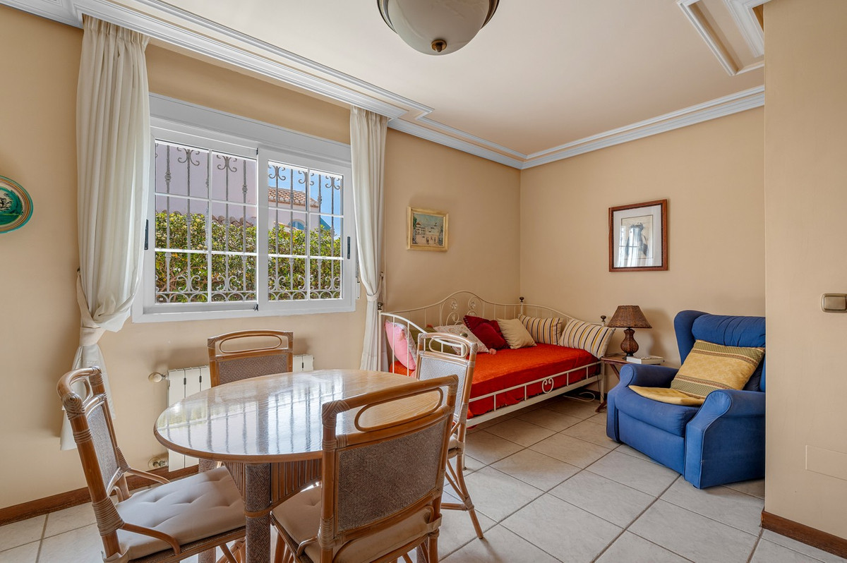 For sale - 6 Bedroom 5 Bathroom House - Detached Villa in Torrevieja - La Mata  - Alicante