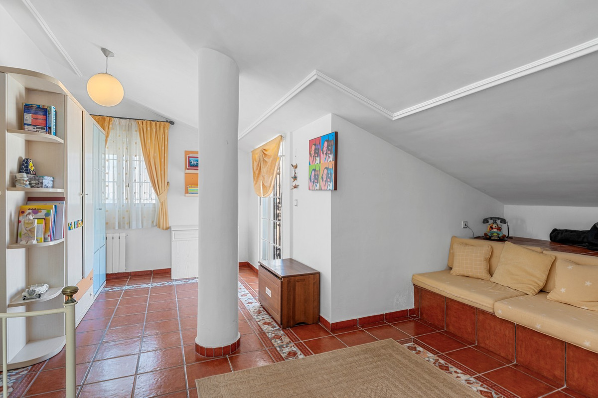 For sale - 6 Bedroom 5 Bathroom House - Detached Villa in Torrevieja - La Mata  - Alicante