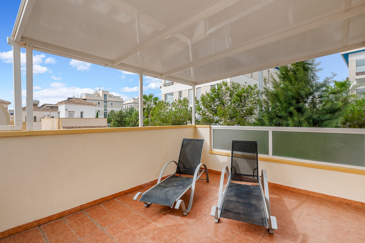 For sale - 3 Bedroom 2 Bathroom House - Townhouse in Orihuela - Villamartin  - Alicante