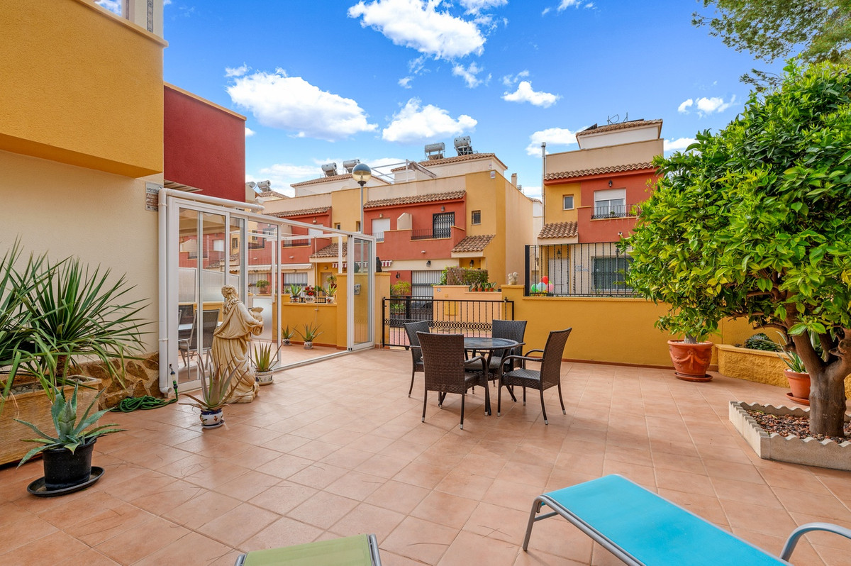 For sale - 3 Bedroom 2 Bathroom House - Townhouse in Orihuela - Villamartin  - Alicante