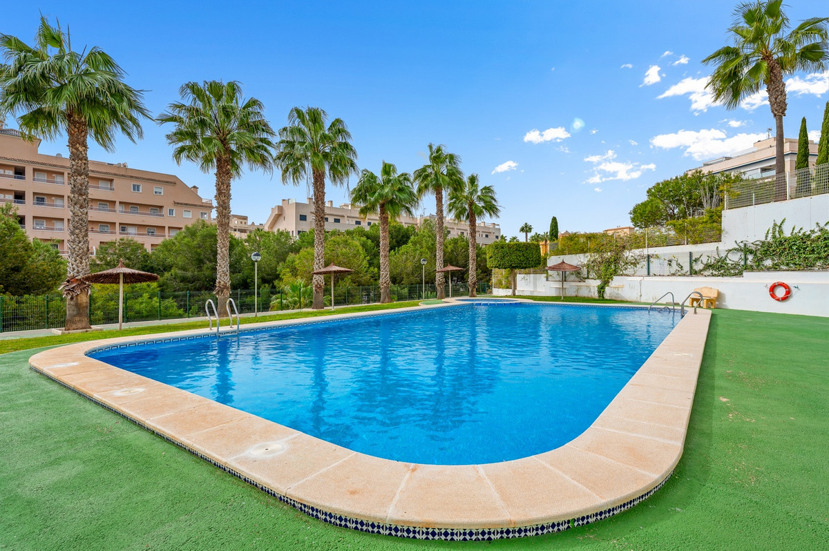 For sale - 3 Bedroom 2 Bathroom House - Townhouse in Orihuela - Villamartin  - Alicante