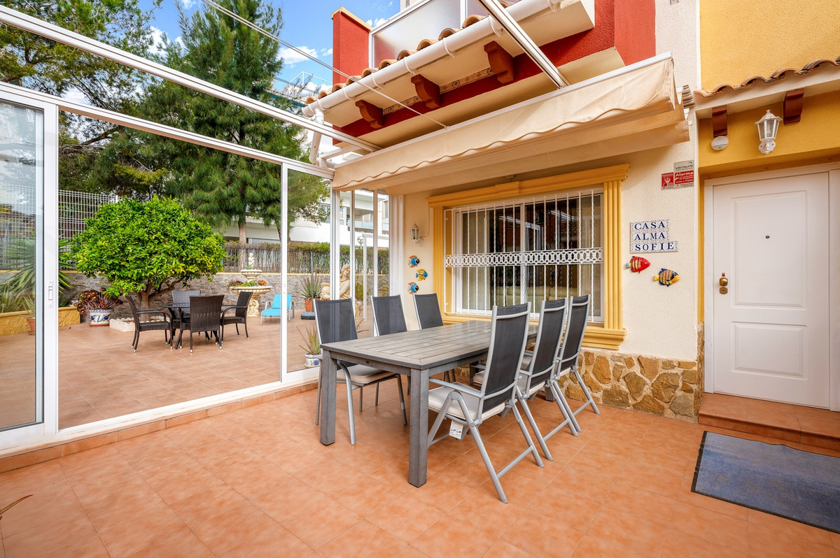 For sale - 3 Bedroom 2 Bathroom House - Townhouse in Orihuela - Villamartin  - Alicante
