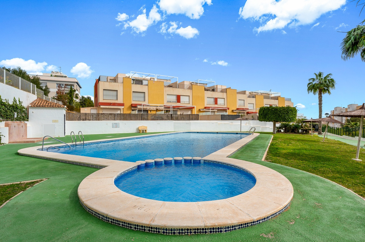 For sale - 3 Bedroom 2 Bathroom House - Townhouse in Orihuela - Villamartin  - Alicante