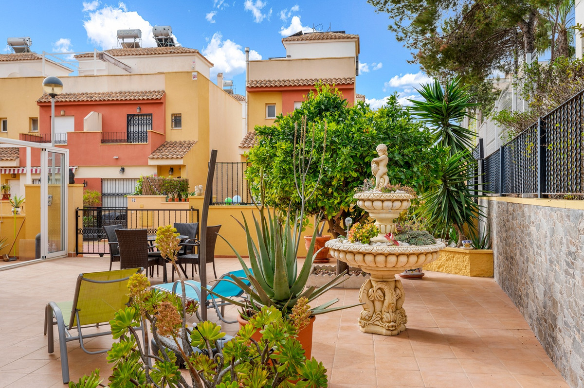 For sale - 3 Bedroom 2 Bathroom House - Townhouse in Orihuela - Villamartin  - Alicante