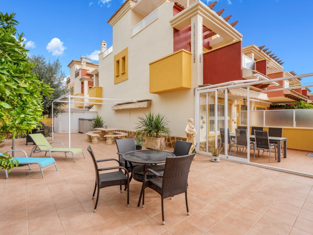 3 Bedroom 2 Bathroom House - Townhouse in Orihuela