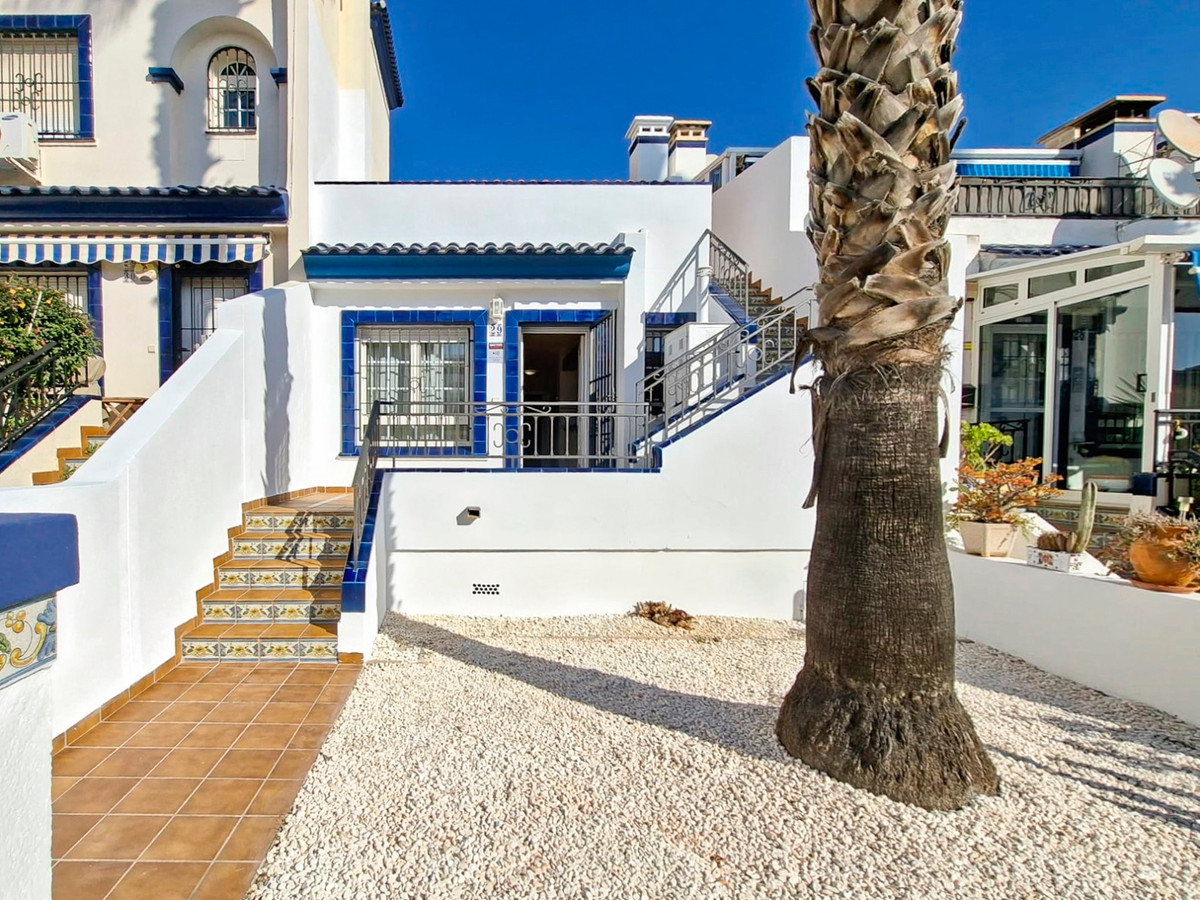 For sale - 2 Bedroom 1 Bathroom House - Townhouse in Orihuela - Villamartin  - Alicante