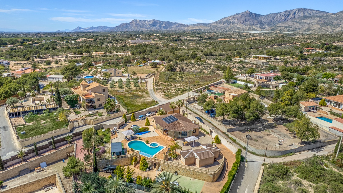 For sale - 5 Bedroom 2 Bathroom House - Finca - Cortijo in Crevillente - Crevillent - Crevillente - Crevillent Centro  - Alicante