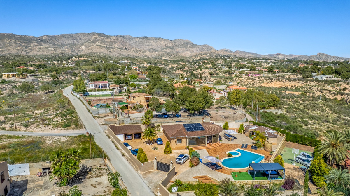 For sale - 5 Bedroom 2 Bathroom House - Finca - Cortijo in Crevillente - Crevillent - Crevillente - Crevillent Centro  - Alicante