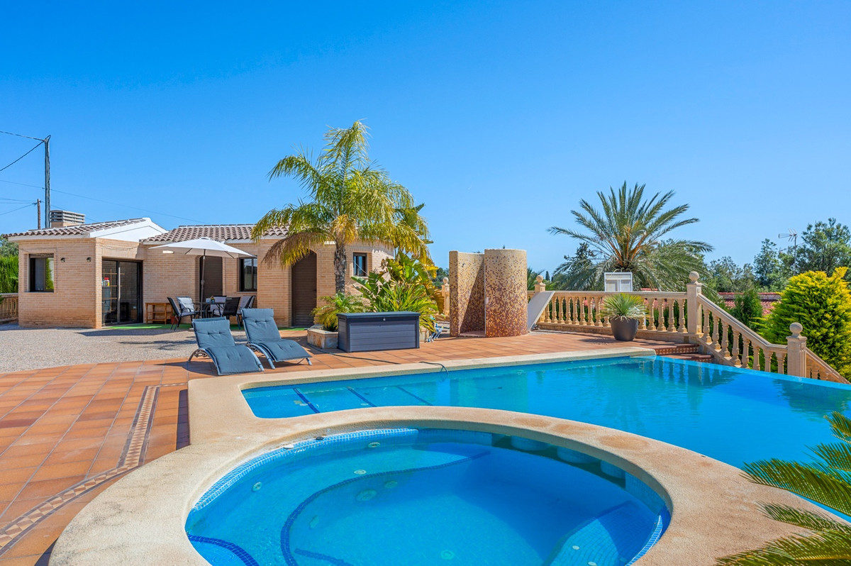 For sale - 5 Bedroom 2 Bathroom House - Finca - Cortijo in Crevillente - Crevillent - Crevillente - Crevillent Centro  - Alicante