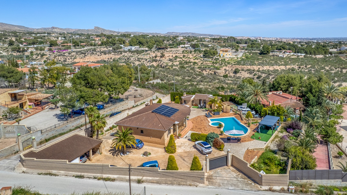 For sale - 5 Bedroom 2 Bathroom House - Finca - Cortijo in Crevillente - Crevillent - Crevillente - Crevillent Centro  - Alicante