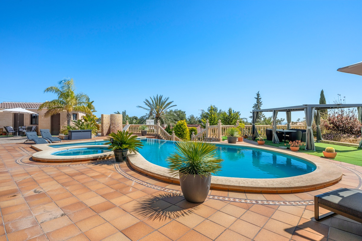 For sale - 5 Bedroom 2 Bathroom House - Finca - Cortijo in Crevillente - Crevillent - Crevillente - Crevillent Centro  - Alicante