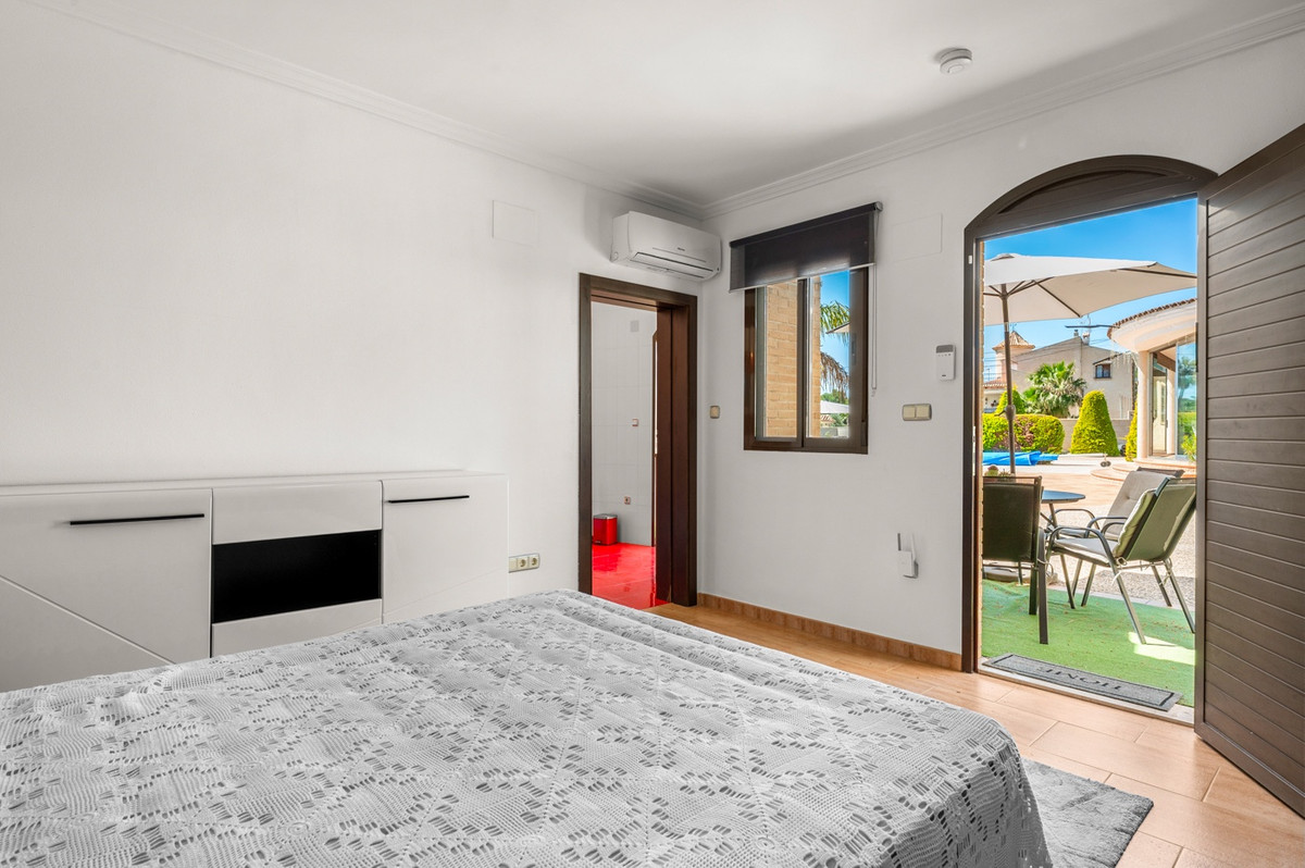 For sale - 5 Bedroom 2 Bathroom House - Finca - Cortijo in Crevillente - Crevillent - Crevillente - Crevillent Centro  - Alicante