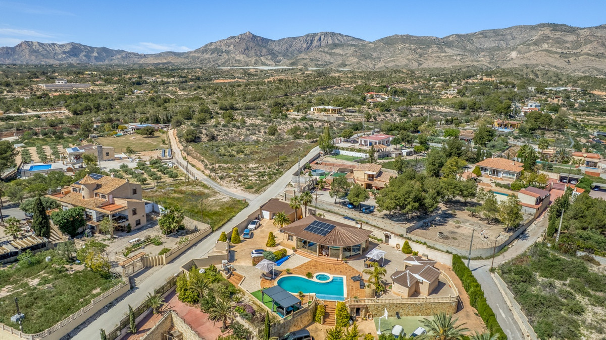 For sale - 5 Bedroom 2 Bathroom House - Finca - Cortijo in Crevillente - Crevillent - Crevillente - Crevillent Centro  - Alicante