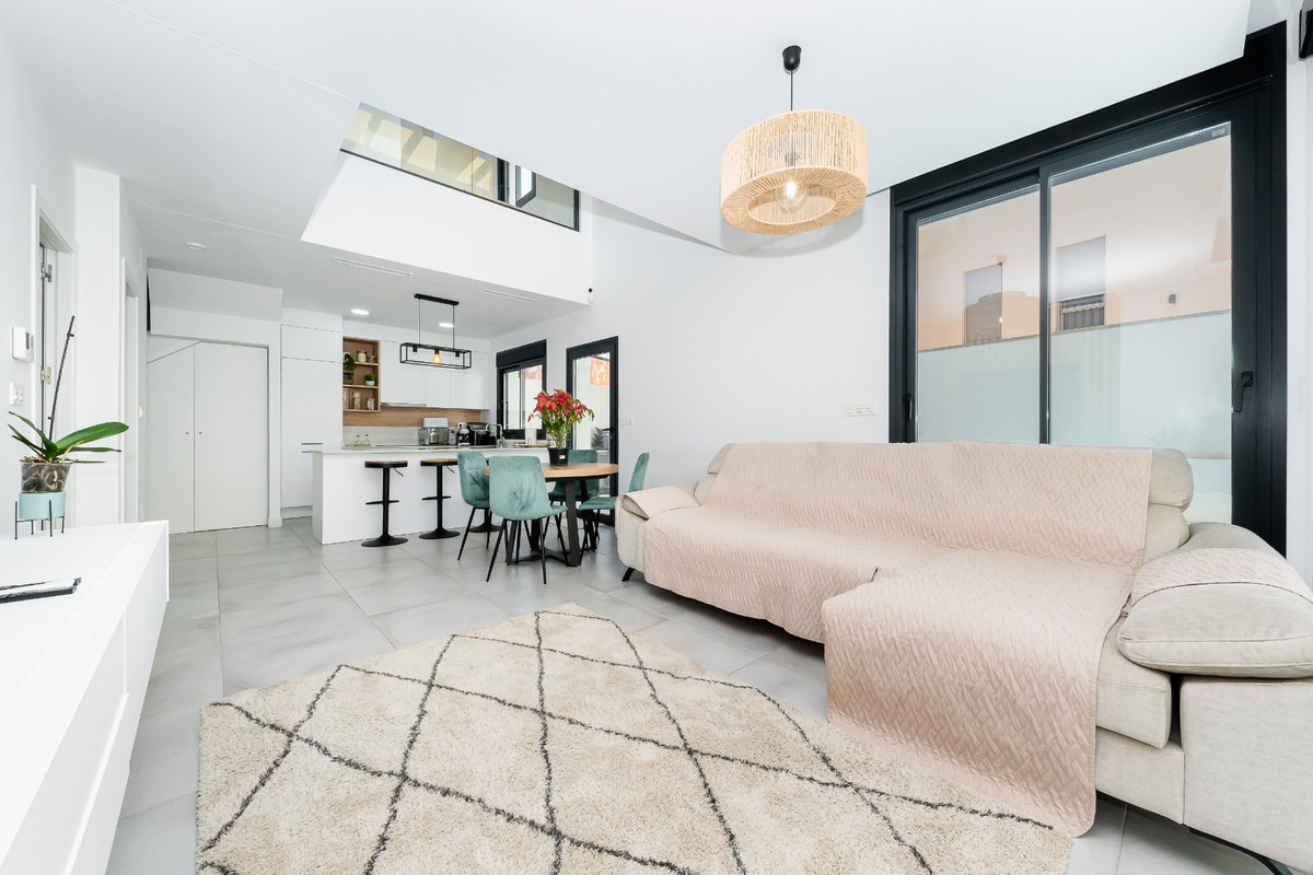 For sale - 3 Bedroom 2 Bathroom House - Detached Villa in Los Montesinos - Los Montesinos Centro  - Alicante