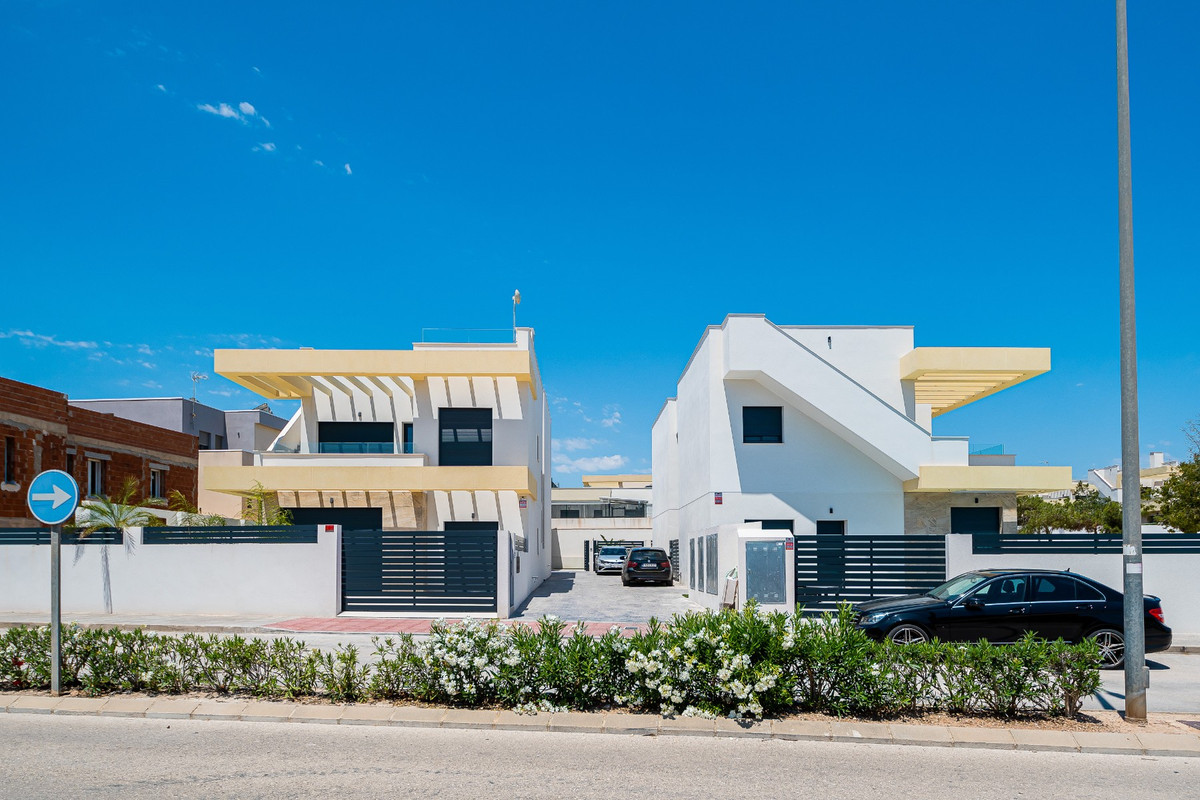 For sale - 3 Bedroom 2 Bathroom House - Detached Villa in Los Montesinos - Los Montesinos Centro  - Alicante