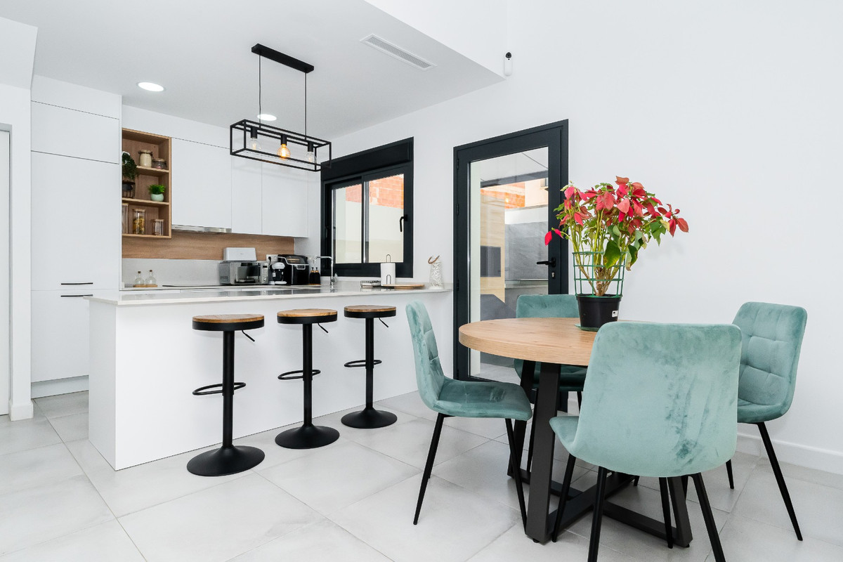 For sale - 3 Bedroom 2 Bathroom House - Detached Villa in Los Montesinos - Los Montesinos Centro  - Alicante