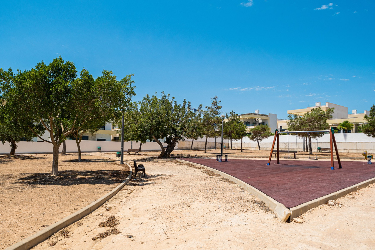 For sale - 3 Bedroom 2 Bathroom House - Detached Villa in Los Montesinos - Los Montesinos Centro  - Alicante