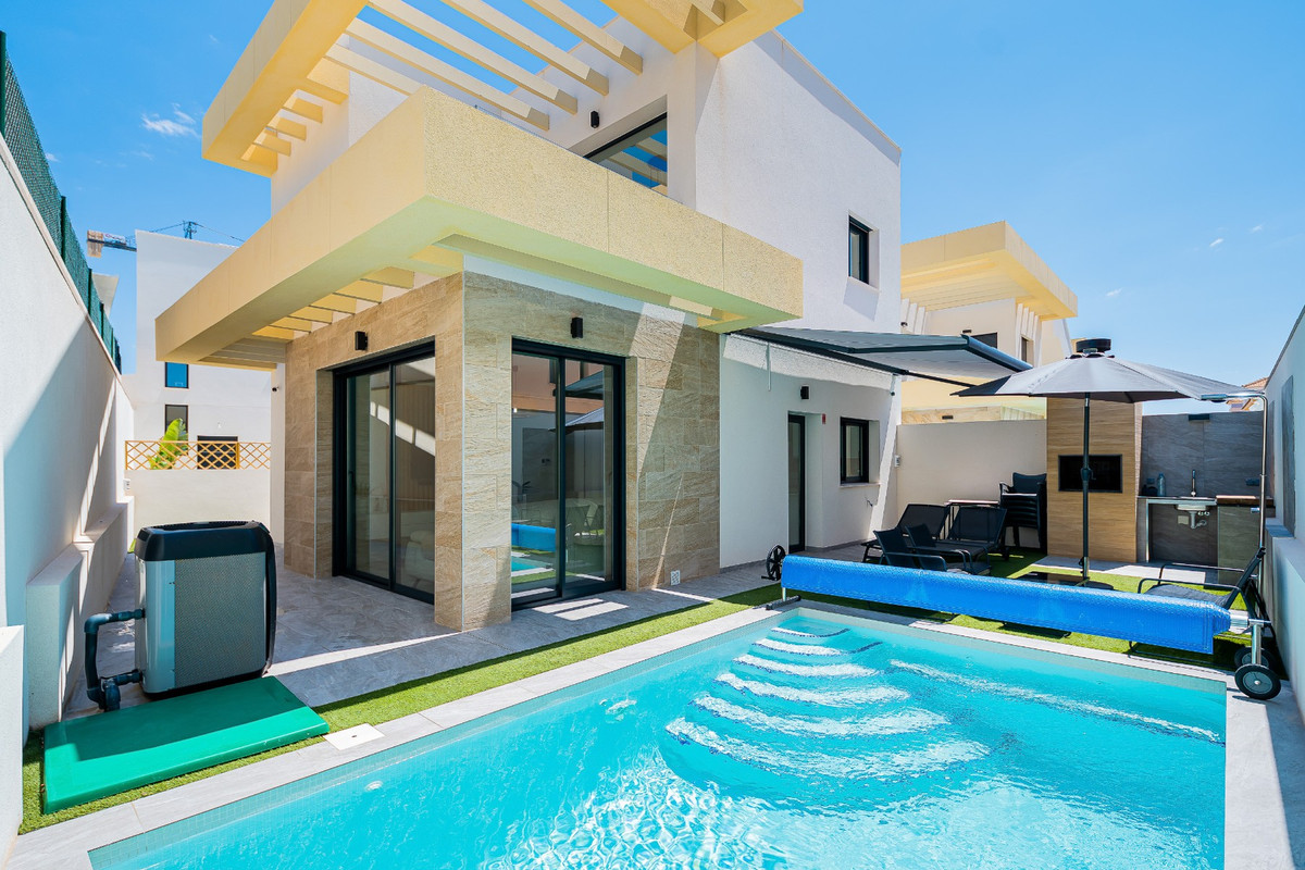 For sale - 3 Bedroom 2 Bathroom House - Detached Villa in Los Montesinos - Los Montesinos Centro  - Alicante