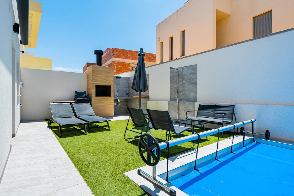 For sale - 3 Bedroom 2 Bathroom House - Detached Villa in Los Montesinos - Los Montesinos Centro  - Alicante