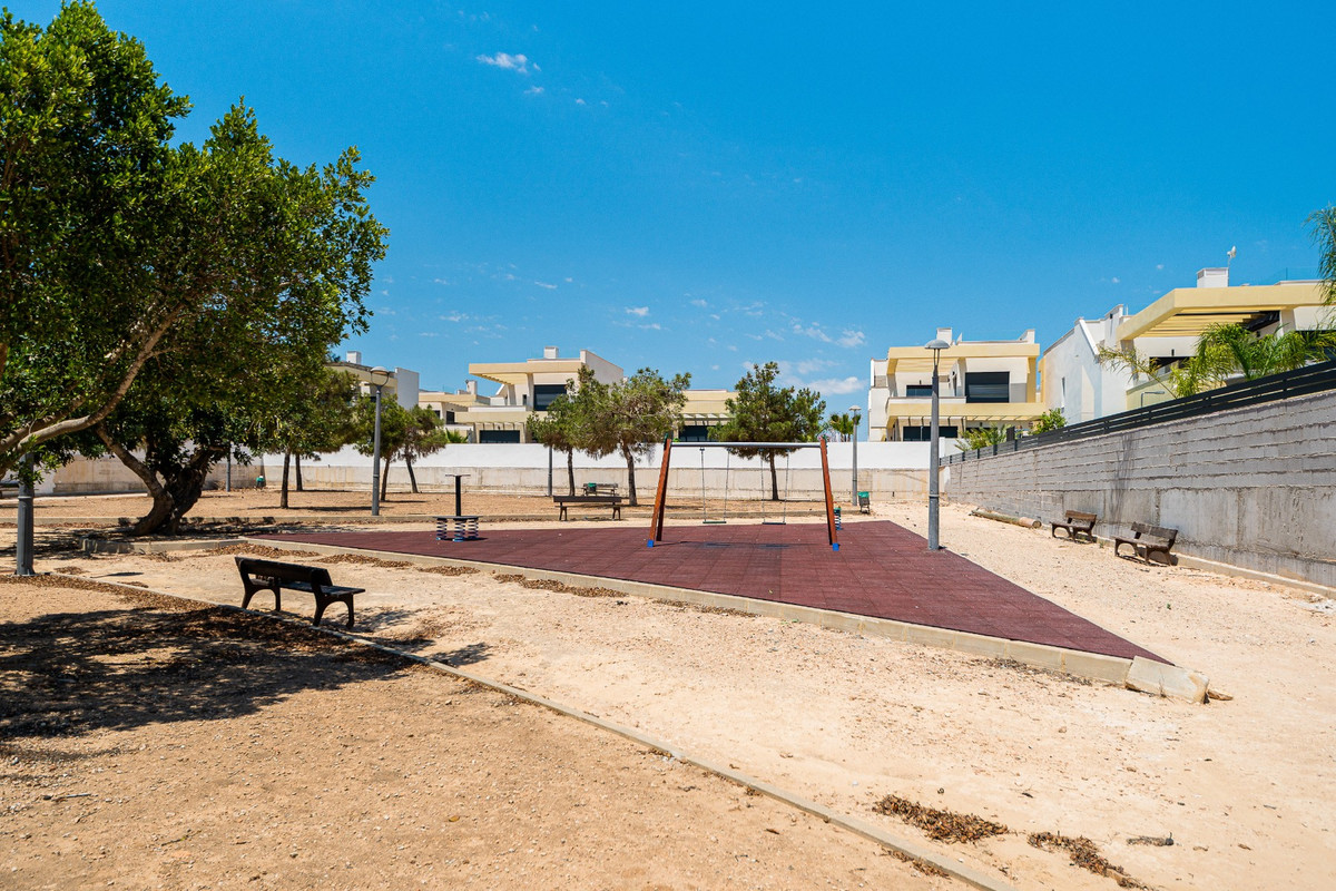 For sale - 3 Bedroom 2 Bathroom House - Detached Villa in Los Montesinos - Los Montesinos Centro  - Alicante