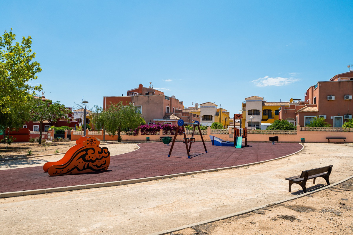 For sale - 3 Bedroom 2 Bathroom House - Detached Villa in Los Montesinos - Los Montesinos Centro  - Alicante