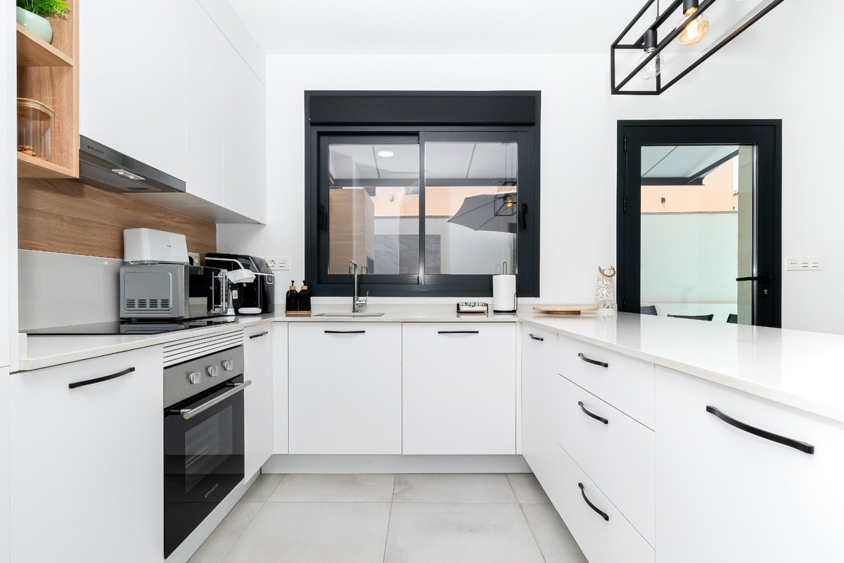 For sale - 3 Bedroom 2 Bathroom House - Detached Villa in Los Montesinos - Los Montesinos Centro  - Alicante