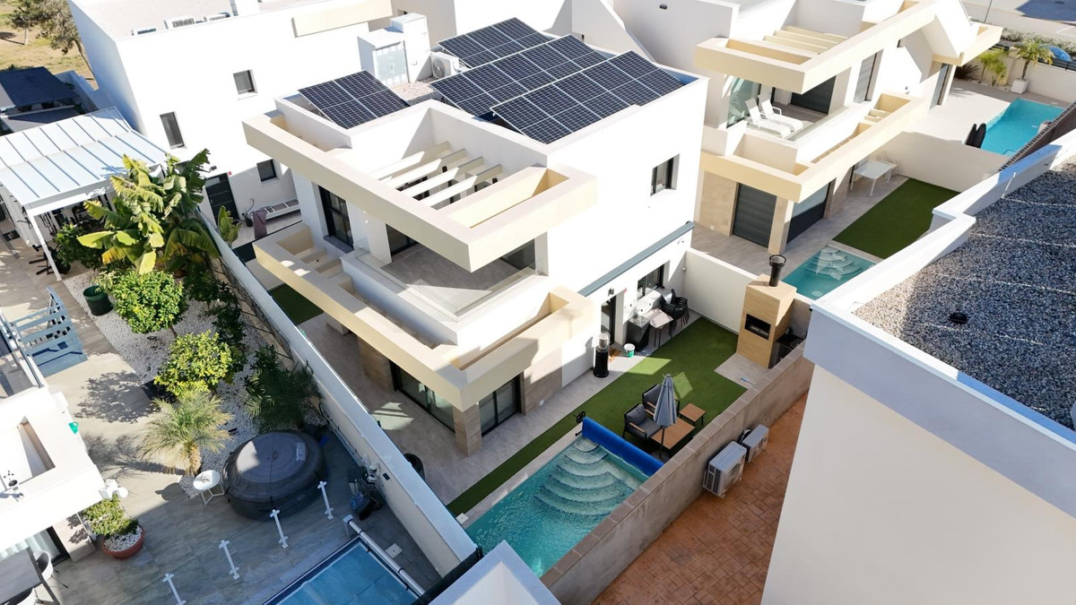 For sale - 3 Bedroom 2 Bathroom House - Detached Villa in Los Montesinos - Los Montesinos Centro  - Alicante