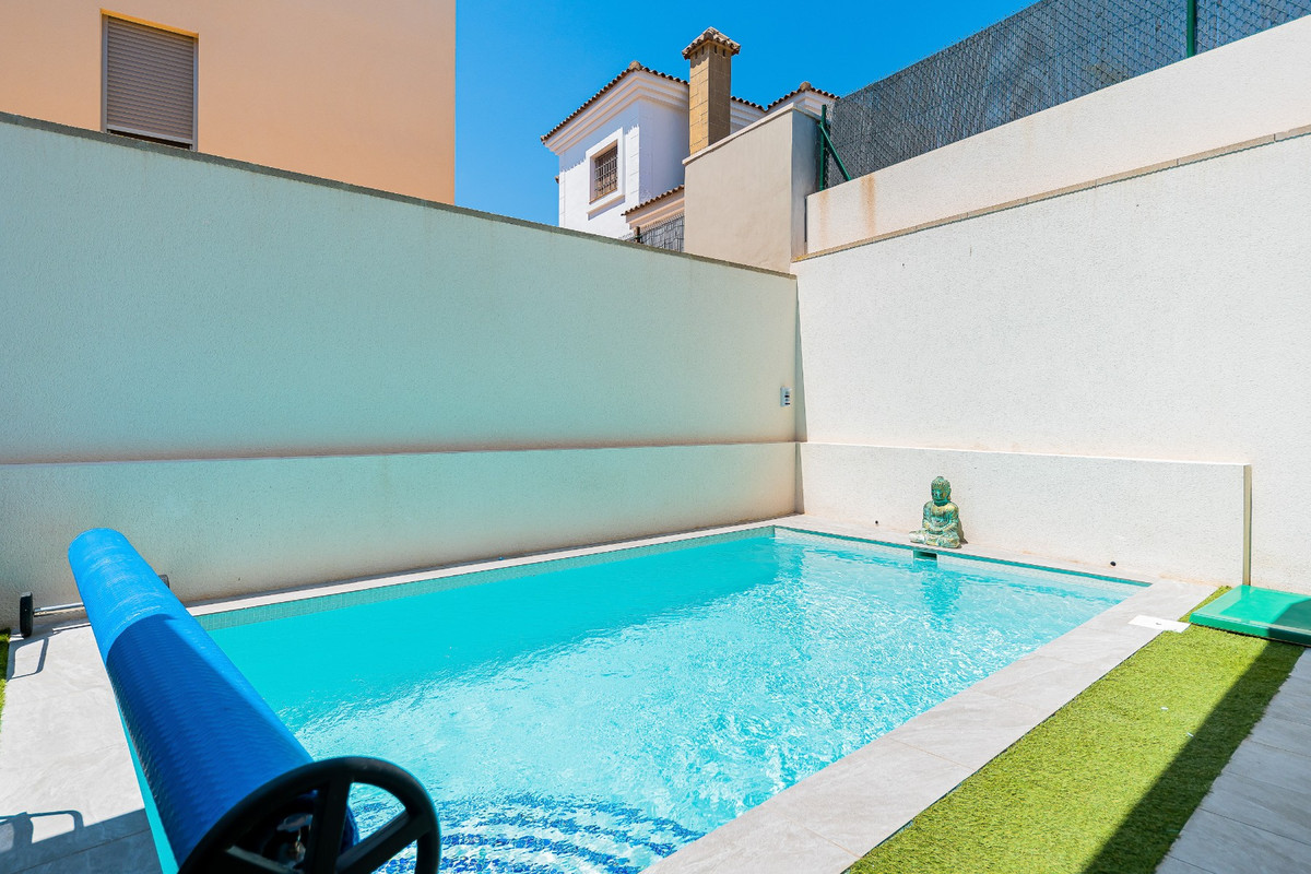 For sale - 3 Bedroom 2 Bathroom House - Detached Villa in Los Montesinos - Los Montesinos Centro  - Alicante