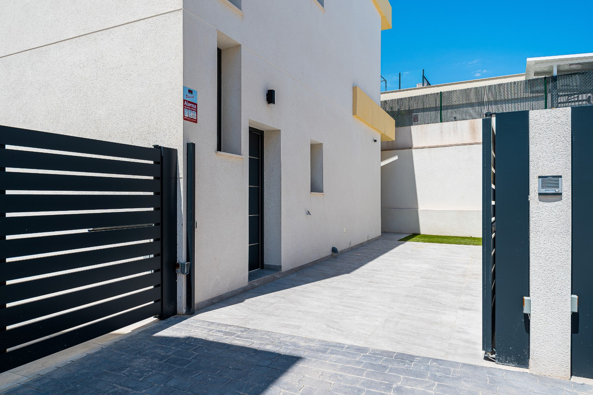 For sale - 3 Bedroom 2 Bathroom House - Detached Villa in Los Montesinos - Los Montesinos Centro  - Alicante