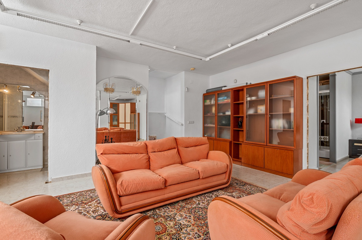 For sale - 4 Bedroom 6 Bathroom House - Detached Villa in Rojales - Ciudad Quesada  - Alicante