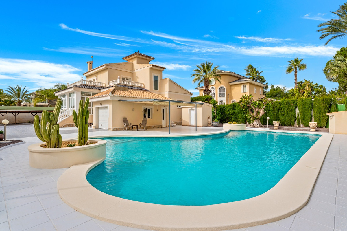 For sale - 4 Bedroom 6 Bathroom House - Detached Villa in Rojales - Ciudad Quesada  - Alicante