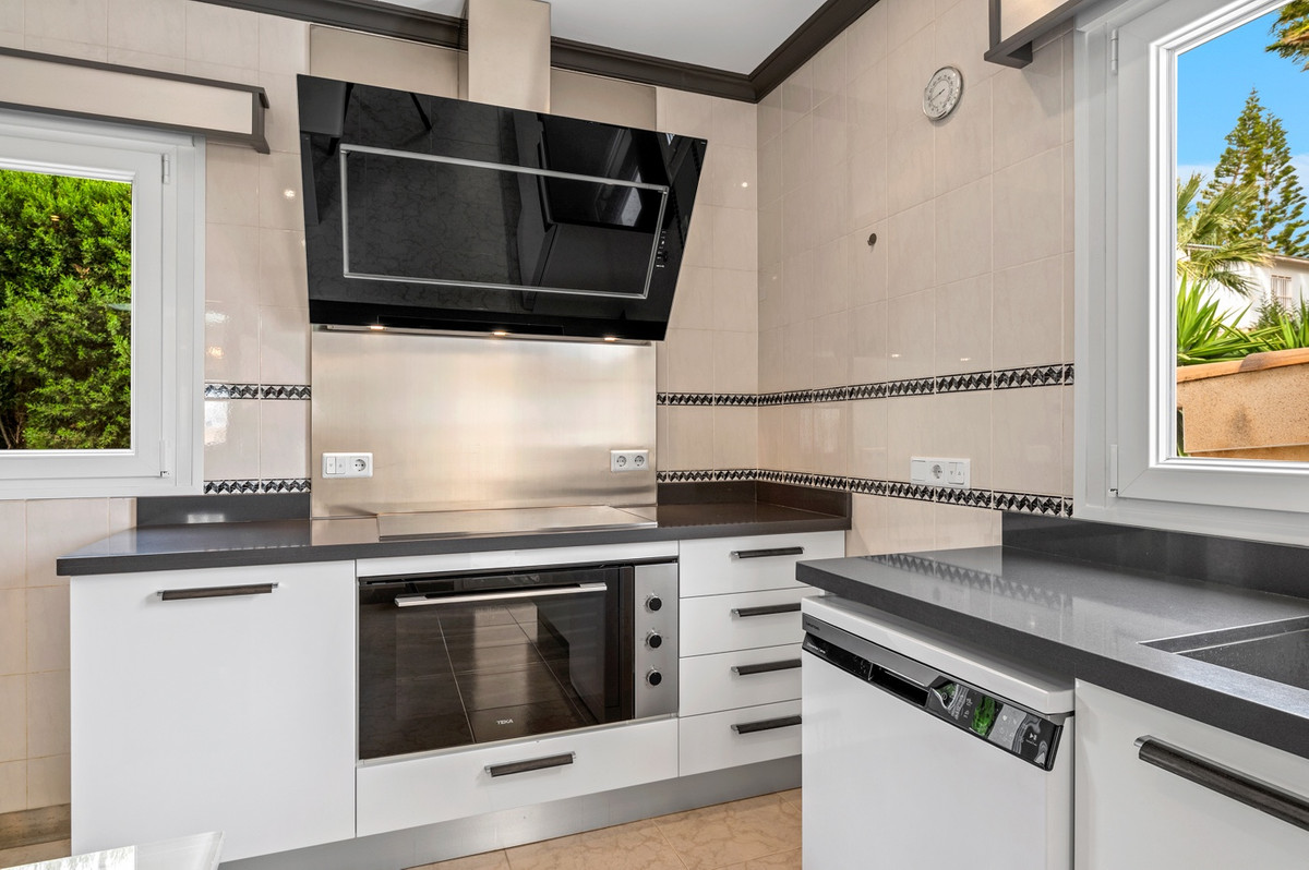 For sale - 4 Bedroom 6 Bathroom House - Detached Villa in Rojales - Ciudad Quesada  - Alicante