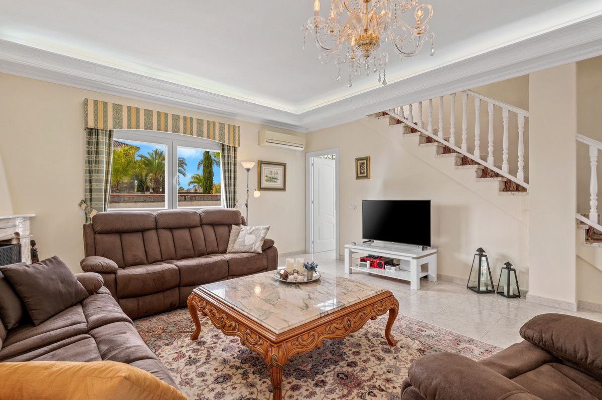 For sale - 4 Bedroom 6 Bathroom House - Detached Villa in Rojales - Ciudad Quesada  - Alicante