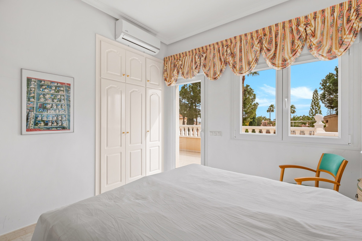For sale - 4 Bedroom 6 Bathroom House - Detached Villa in Rojales - Ciudad Quesada  - Alicante