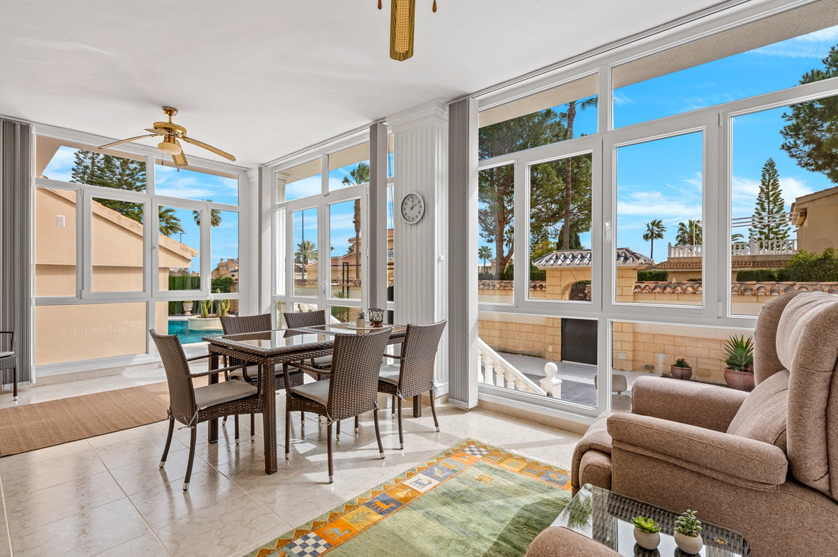 For sale - 4 Bedroom 6 Bathroom House - Detached Villa in Rojales - Ciudad Quesada  - Alicante