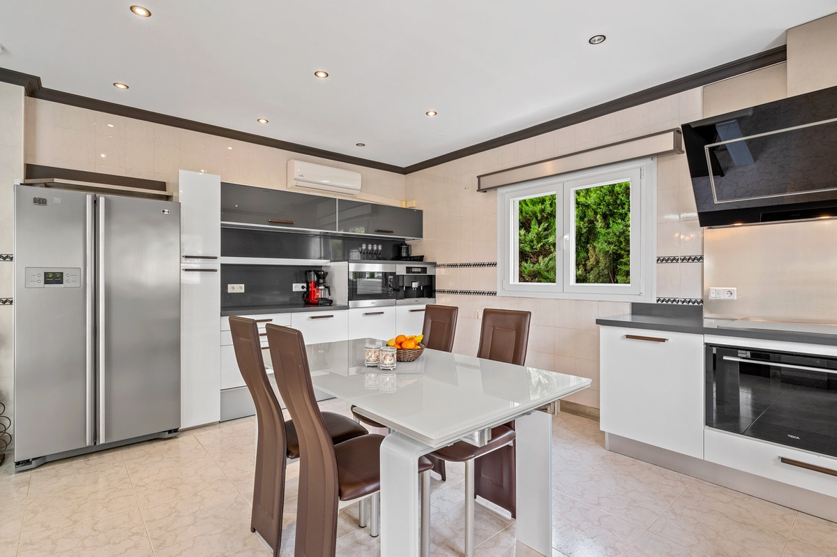 For sale - 4 Bedroom 6 Bathroom House - Detached Villa in Rojales - Ciudad Quesada  - Alicante