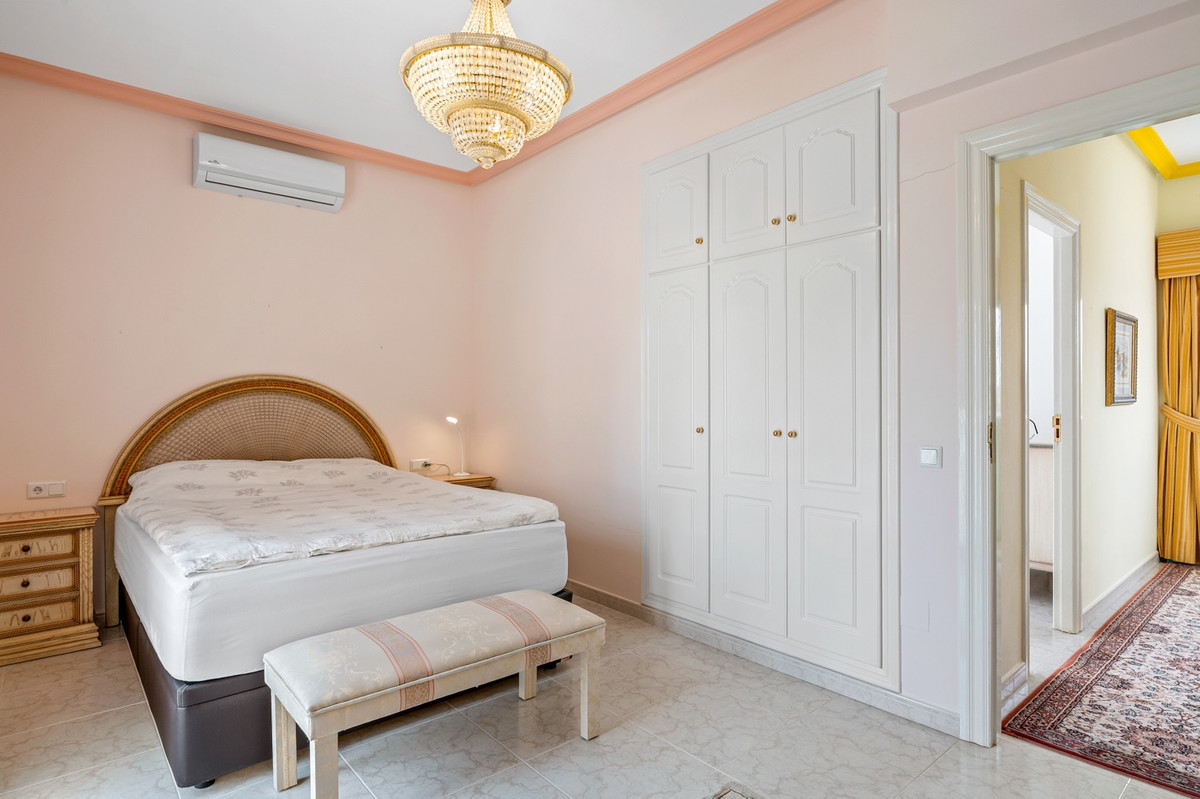 For sale - 4 Bedroom 6 Bathroom House - Detached Villa in Rojales - Ciudad Quesada  - Alicante