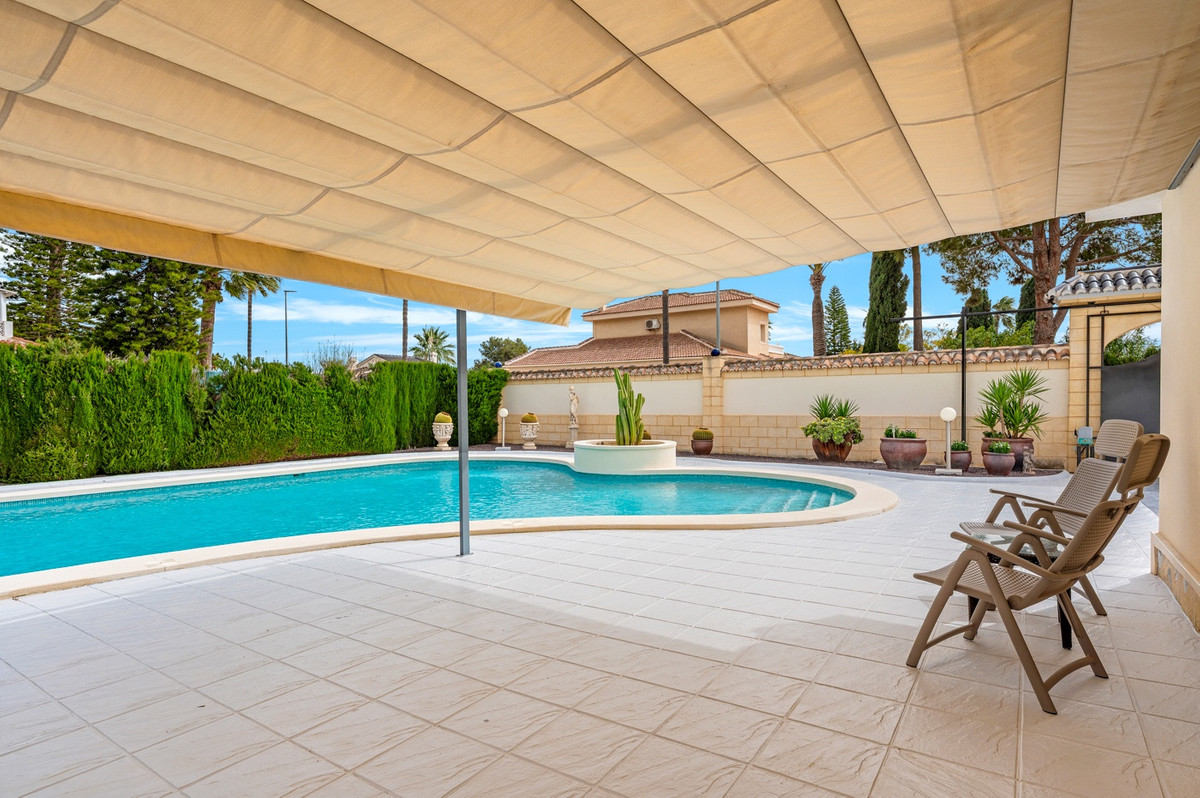 For sale - 4 Bedroom 6 Bathroom House - Detached Villa in Rojales - Ciudad Quesada  - Alicante