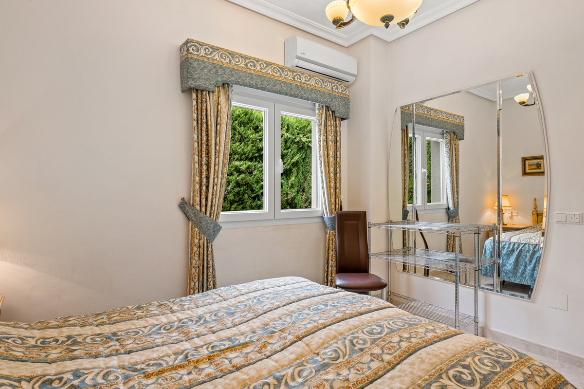 For sale - 4 Bedroom 6 Bathroom House - Detached Villa in Rojales - Ciudad Quesada  - Alicante