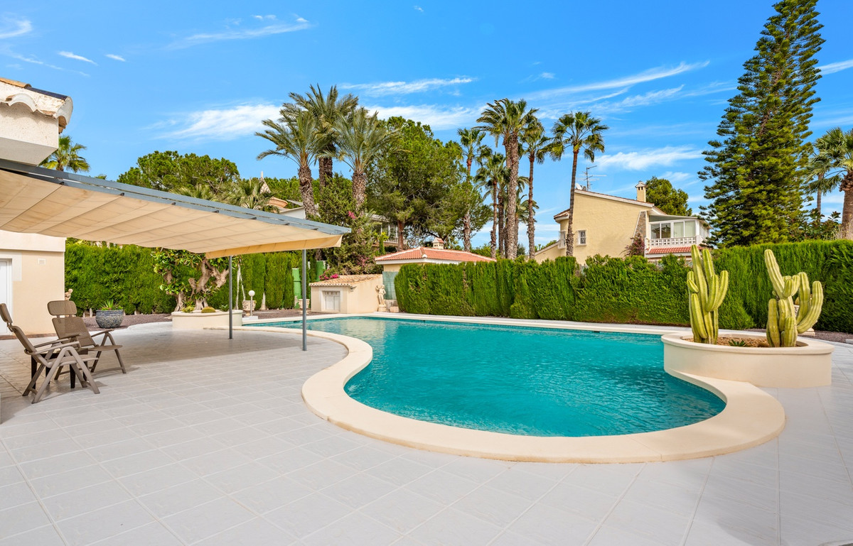 For sale - 4 Bedroom 6 Bathroom House - Detached Villa in Rojales - Ciudad Quesada  - Alicante