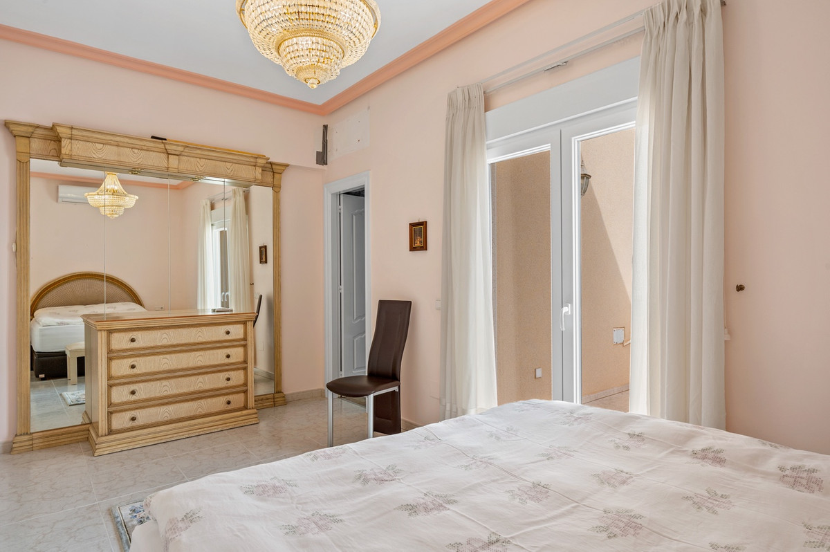 For sale - 4 Bedroom 6 Bathroom House - Detached Villa in Rojales - Ciudad Quesada  - Alicante