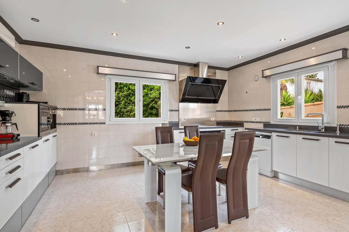 For sale - 4 Bedroom 6 Bathroom House - Detached Villa in Rojales - Ciudad Quesada  - Alicante