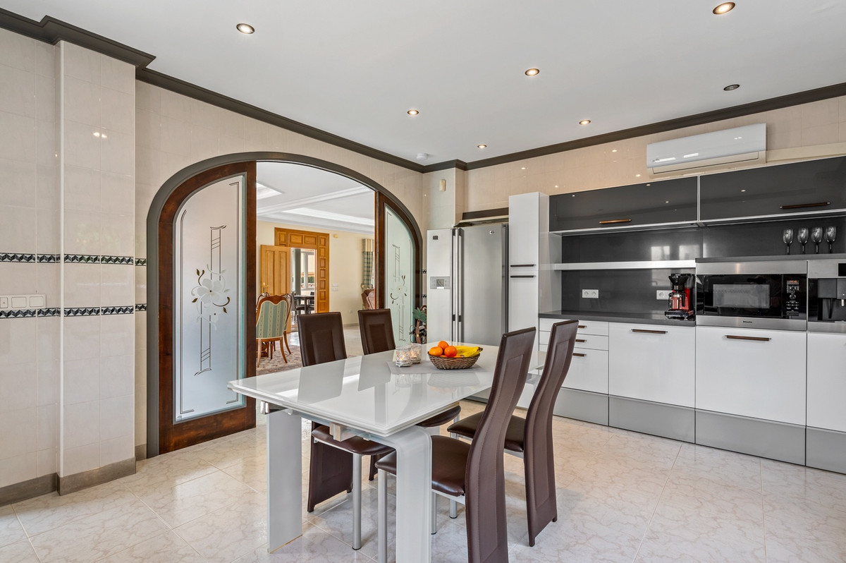 For sale - 4 Bedroom 6 Bathroom House - Detached Villa in Rojales - Ciudad Quesada  - Alicante