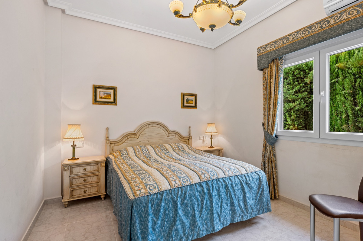 For sale - 4 Bedroom 6 Bathroom House - Detached Villa in Rojales - Ciudad Quesada  - Alicante
