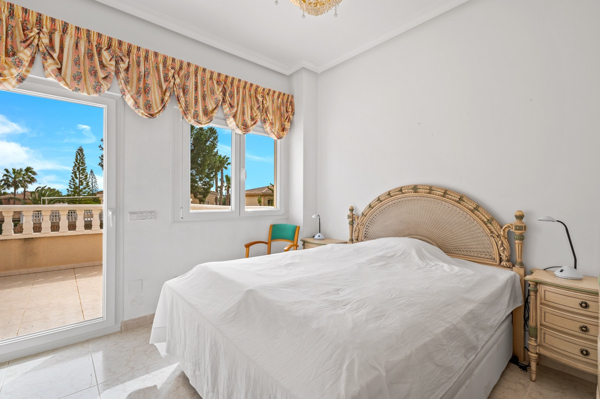 For sale - 4 Bedroom 6 Bathroom House - Detached Villa in Rojales - Ciudad Quesada  - Alicante
