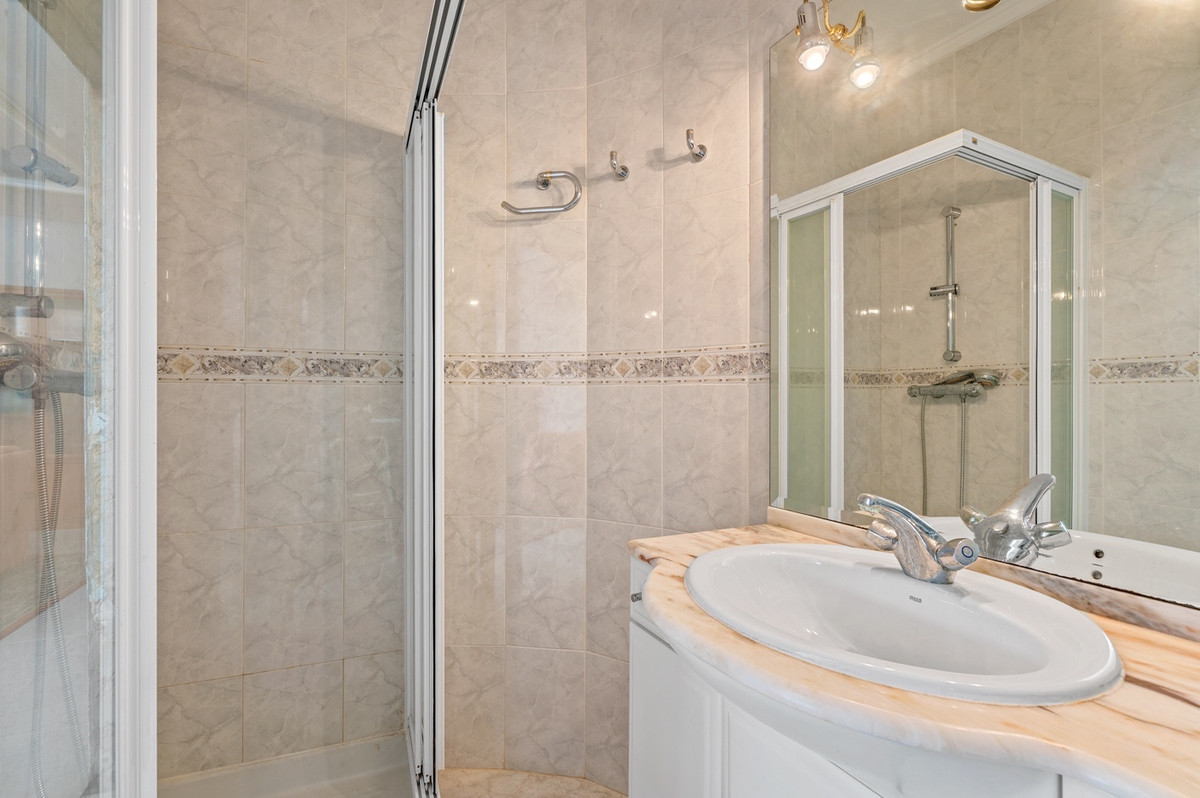 For sale - 4 Bedroom 6 Bathroom House - Detached Villa in Rojales - Ciudad Quesada  - Alicante